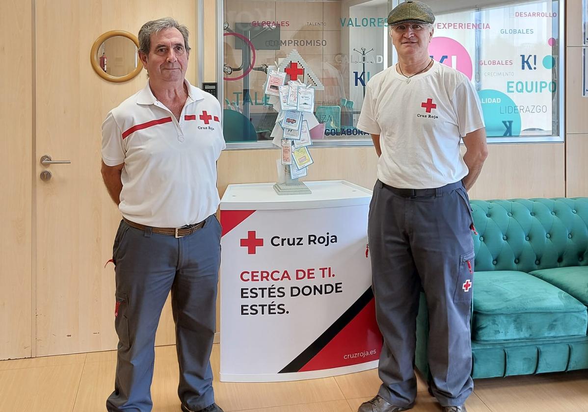 Miembros de la Cruz Roja en la presentación de la campaña.