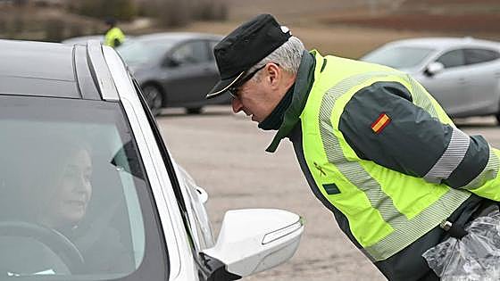 La DGT incrementerá los controles de alcohol y droga en la carretera en Navidad