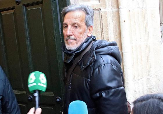 Llegada de Pedro Muñoz a la Audiencia Provincial de León para asistir a la segunda sesión del juicio.
