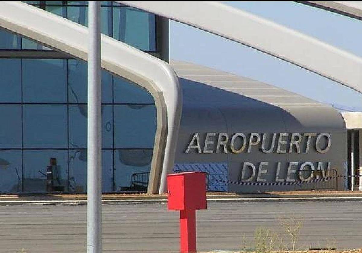 El aeropuerto de León gana pasajeros respecto a 2022 pero no llega a