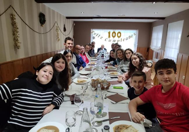 La celebración del siglo de Ignacio González junto a sus familiares.