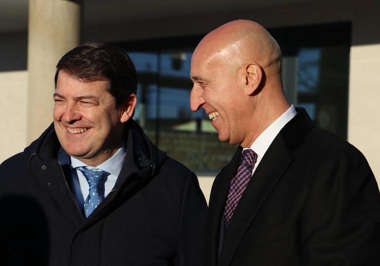 Alfonso Fernández Mañueco, presidente de la Junta, junto al alcalde de León, José Antonio Diez.