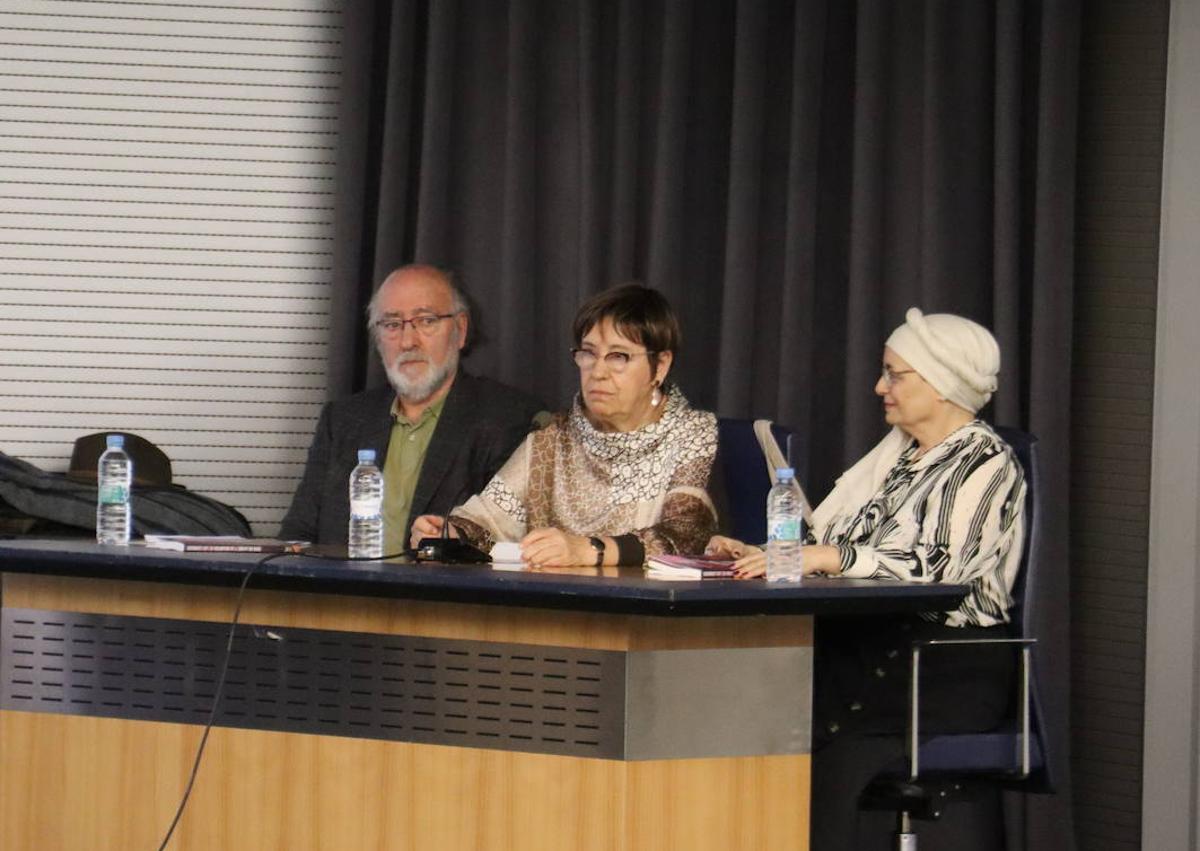 Imagen secundaria 1 - «León ha recibido en estos 40 años un trato neocolonialista que nos lleva a una cacotanasia»