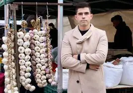 Sergio Alfaro en el mercado de la plaza Mayor