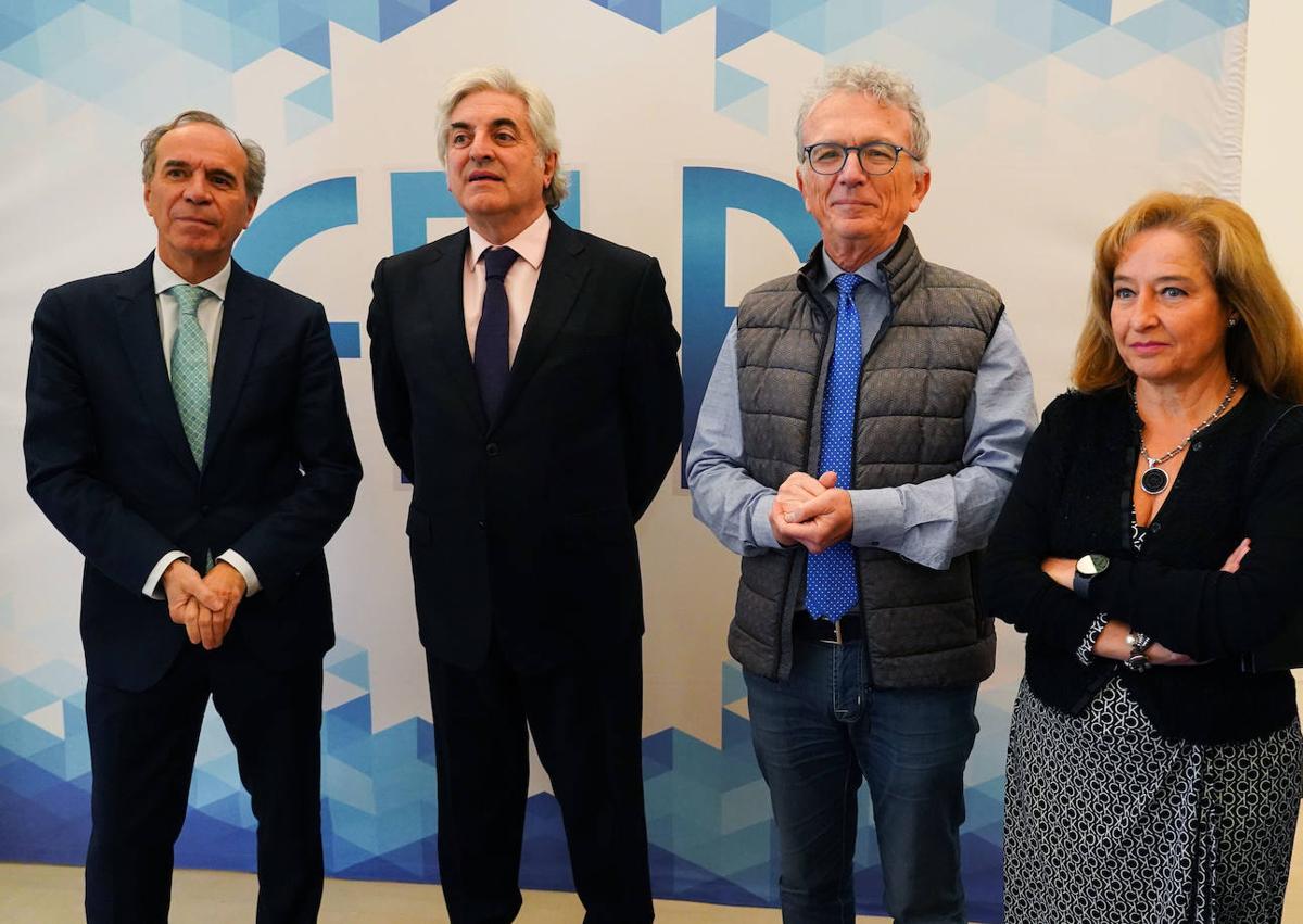 Imagen secundaria 1 - El presidente de la Sala de lo Social del Tribunal Supremo, Antonio Sempere, aborda las pensiones de jubilación y su compatibilidad laboral en una jornada organizada por la Federación Leonesa de Empresarios.