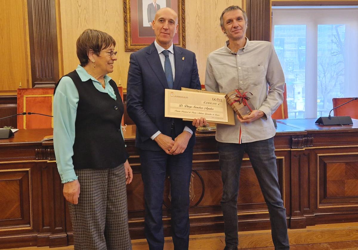 Entrega del XLIX Premio Nacional de Poesía Antonio González de Lama.