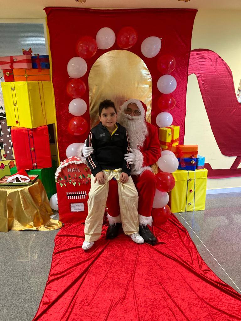 Papá Noel visita el Hospital de León