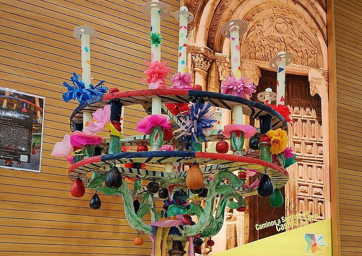 Imagen secundaria 1 - El singular ramo leonés de Riello que decora la ciudad