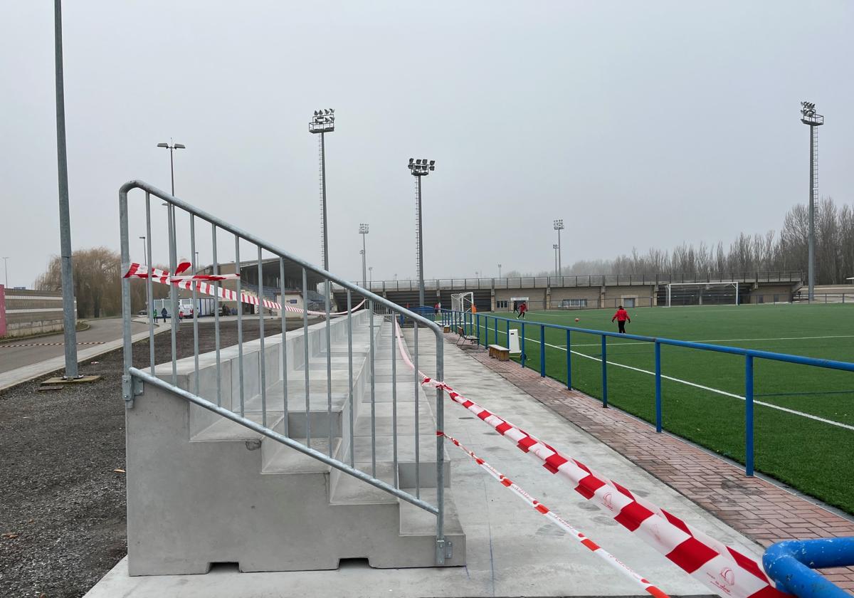 La grada en el Área Deportiva de Puente Castro.