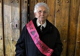Encarnación García en la celebración de su 101 cumpleaños.