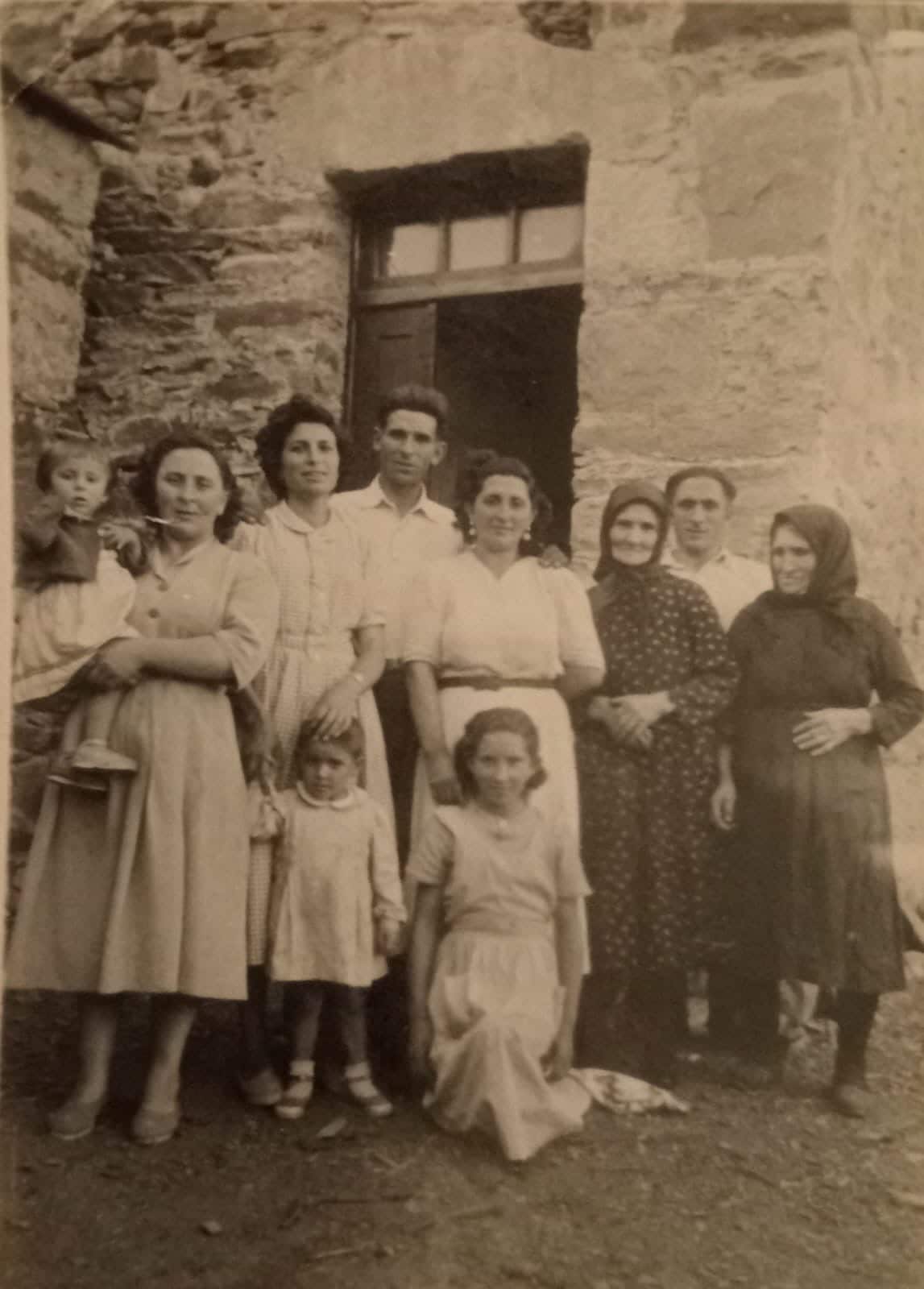 Encarnación García rodeada de su familia hace años.