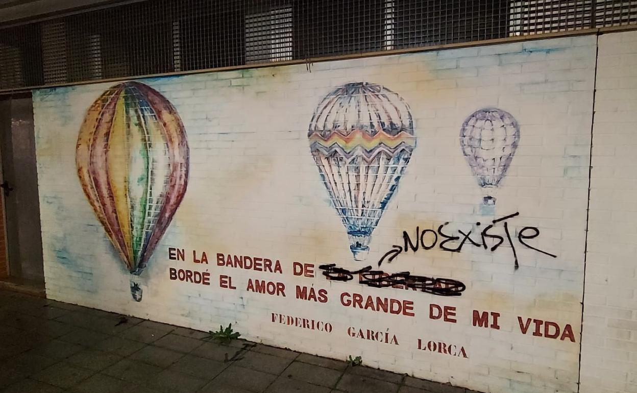 Pintada en el mural en homenaje a García Lorca en San Andrés.