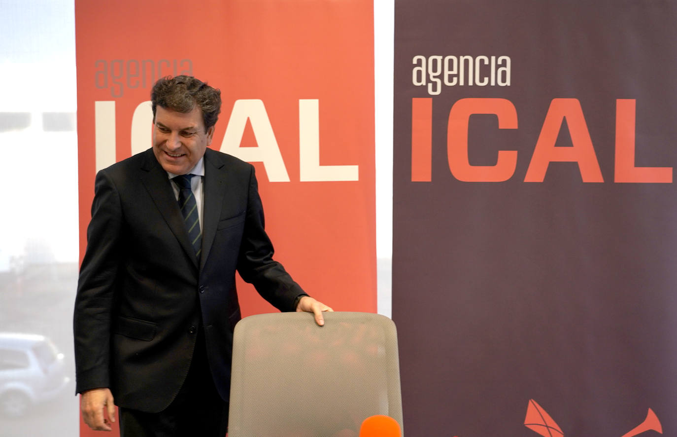 El consejero de Economía y Hacienda, Carlos Fernández Carriedo, participa en los Desayunos de la Agencia Ical