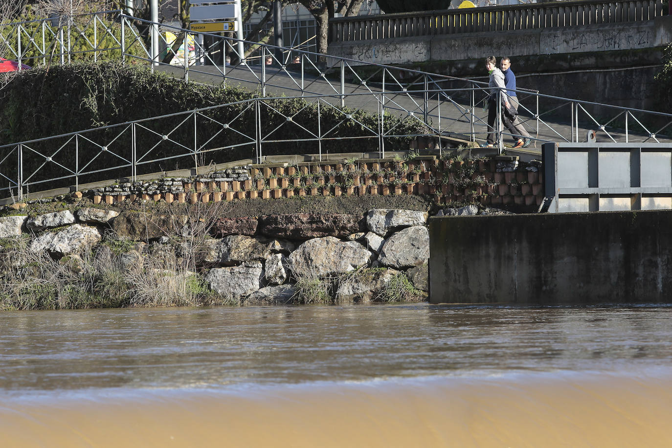 Crecida del río Bernesga a su paso por la capital leonesa