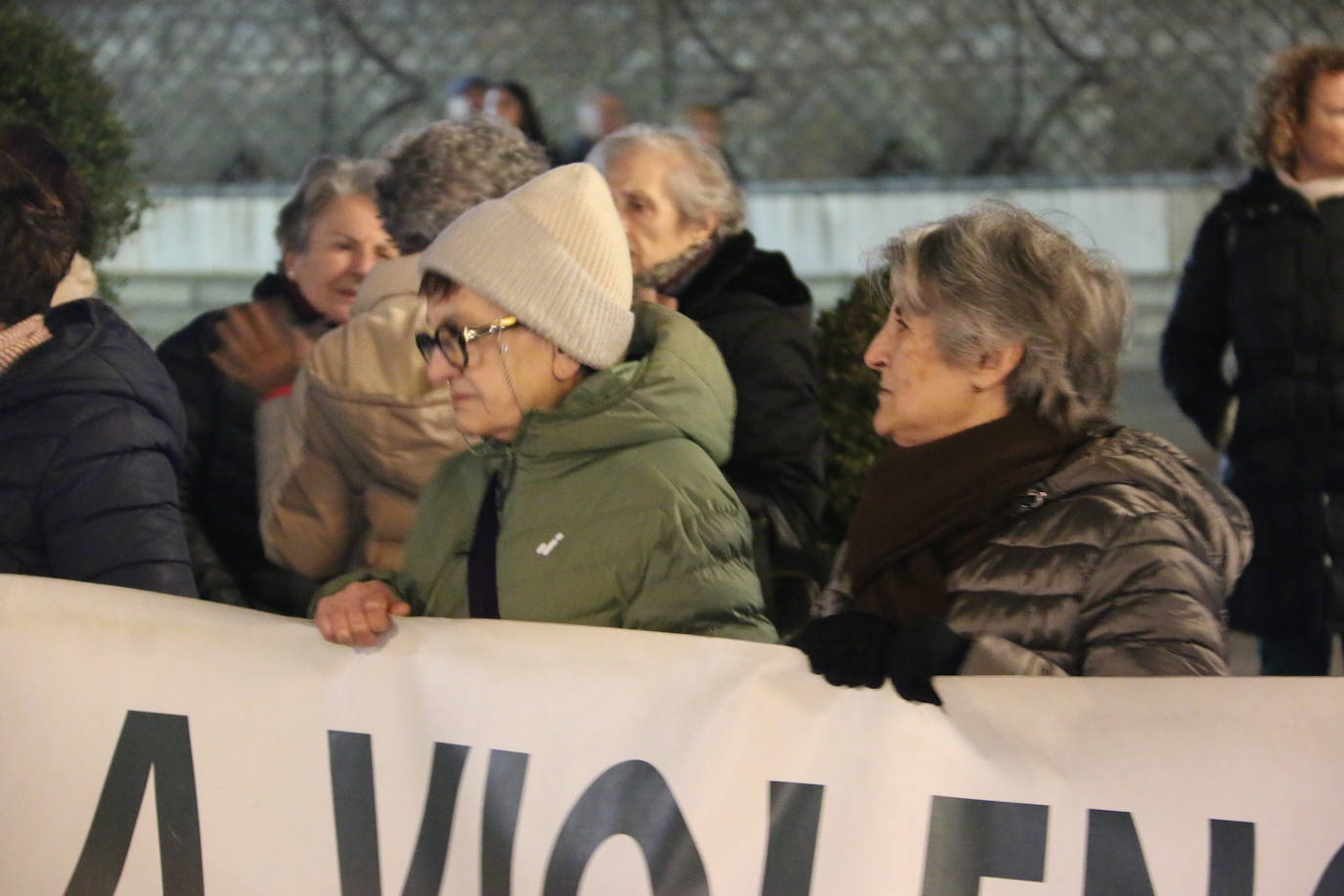 Concentración de Lunes sin Sol tras los tres asesinatos machistas de la última semana del año. 