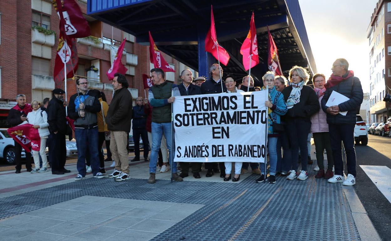 UPL vuelve a pedir el soterramiento en San Andrés y critica que el AVE no circule entre León y Gijón.