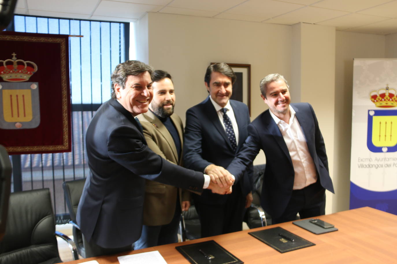 Firma del protocolo de ampliación del polígono de Villadangos.