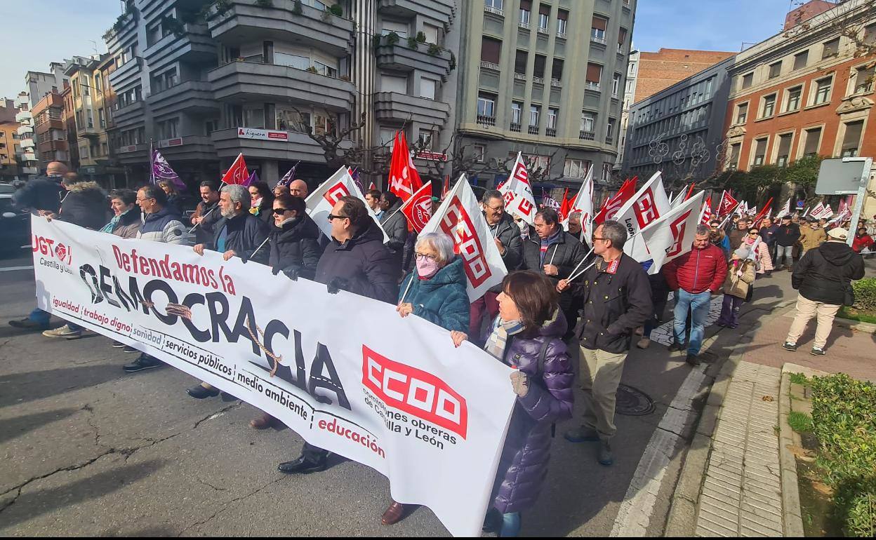 Manifestación en León de los sindicatos solicitando elecciones en Castilla y León.