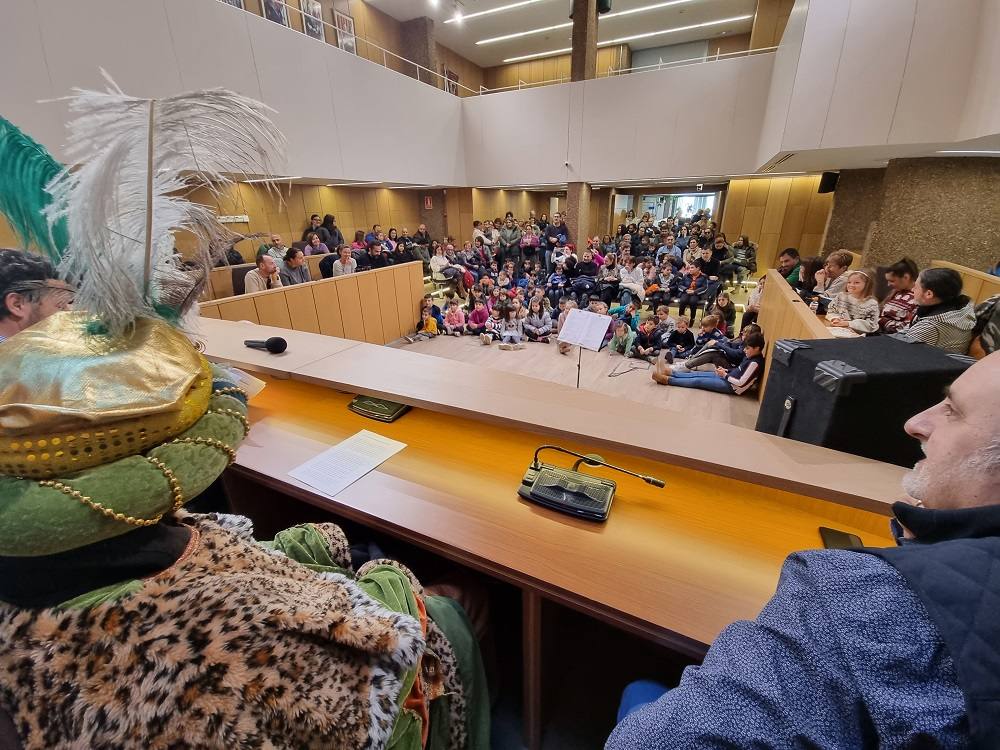 El Ayuntamiento de Villaquilambre recibe a los Reyes Magos.