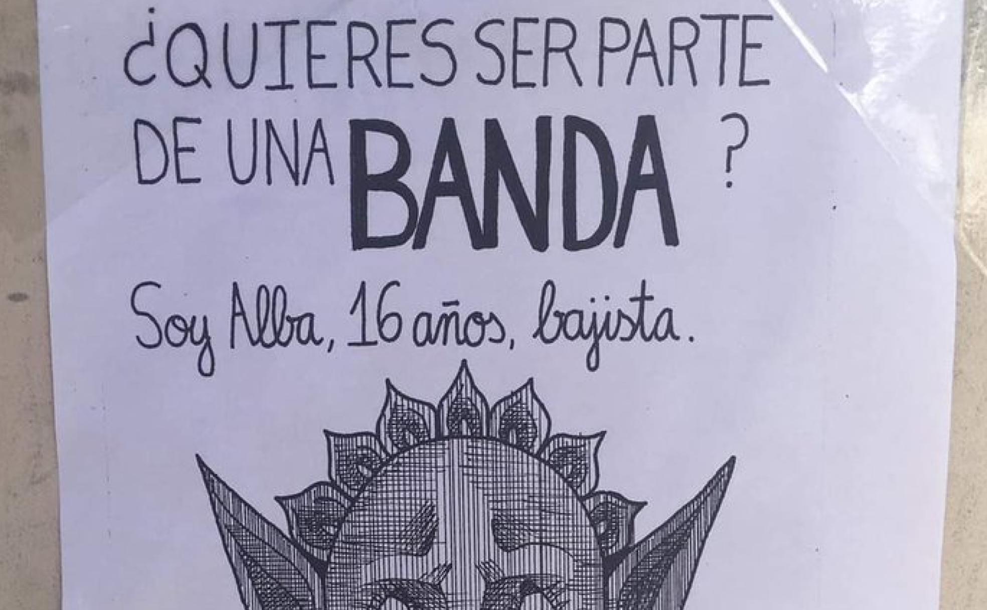 El cartel que Alba pegó por León para buscar componentes para poner en marcha una banda.