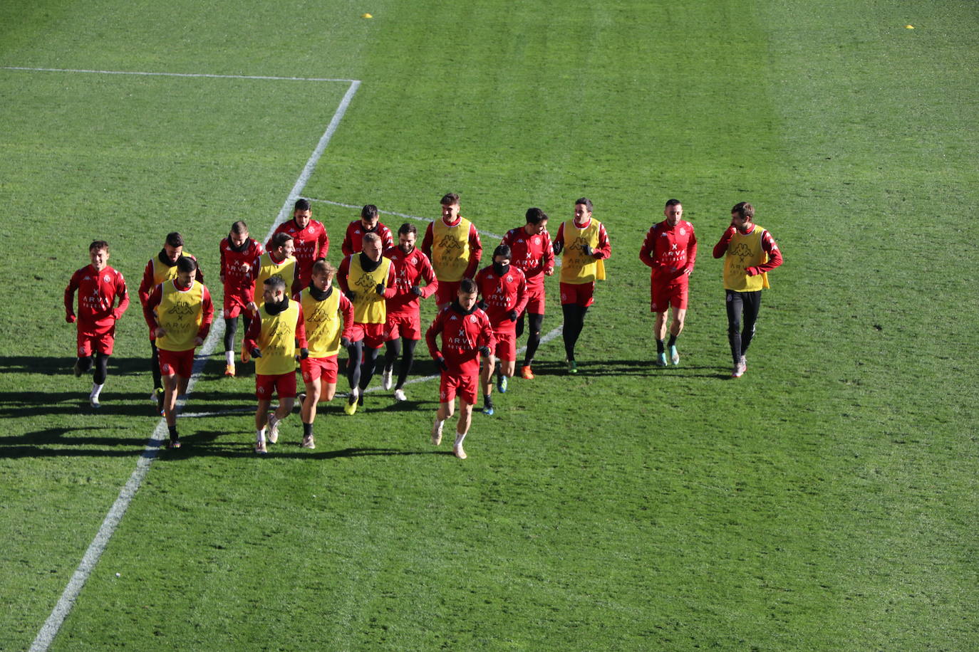 La Cultural y Deportiva Leonesa celebra un entrenamiento a puerta abierta en el Reino de León con motivo de la festividad de los Reyes Magos.