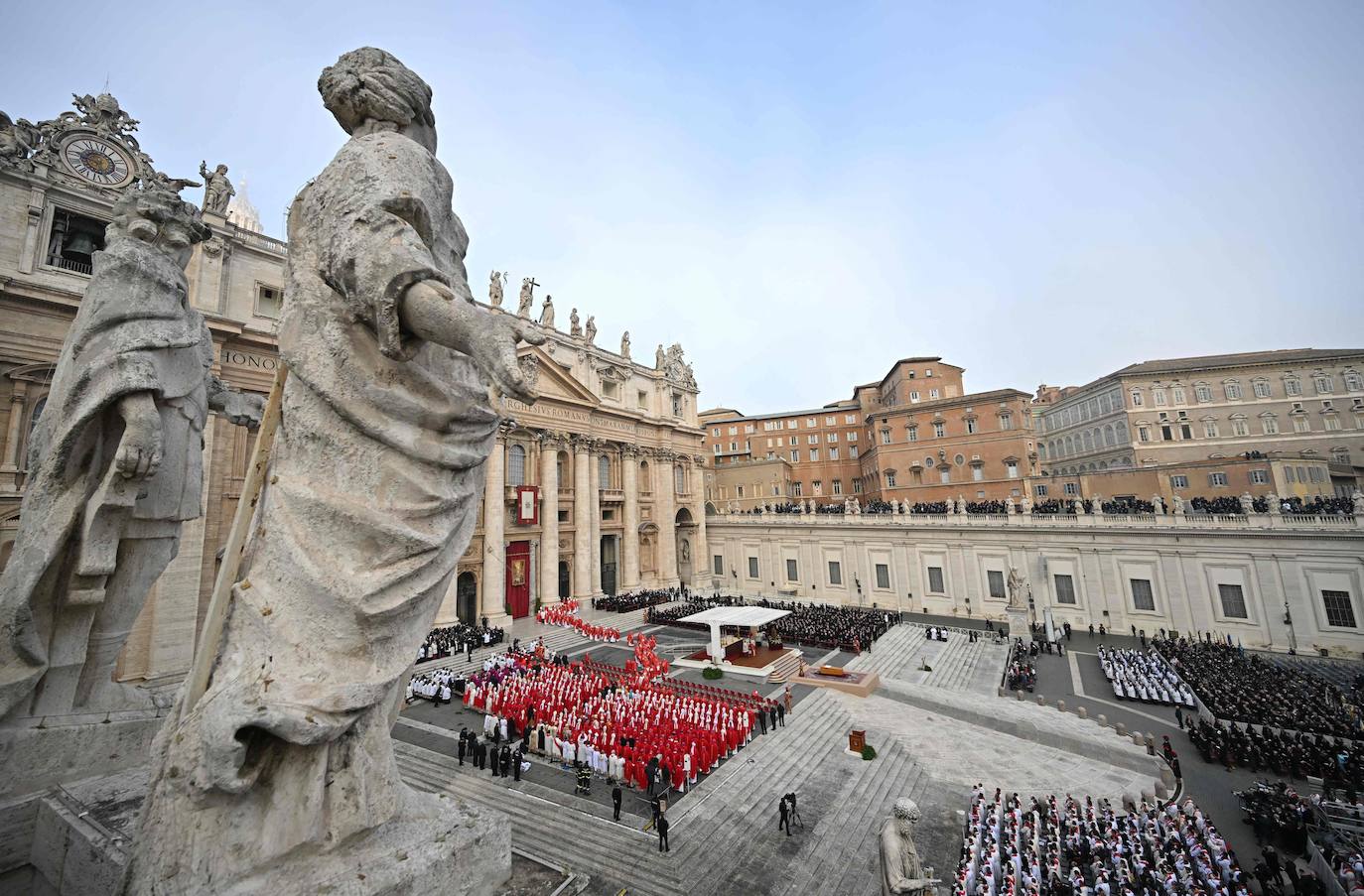 Imagen de la Plaza de San Pedro durante la misa. 