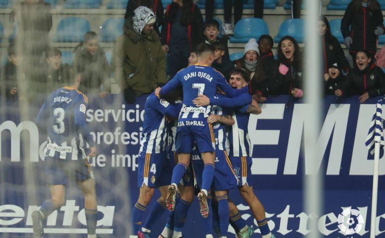 Un momento del encuentro disputado entre la Ponferradina y el Villarrreal 'B'.