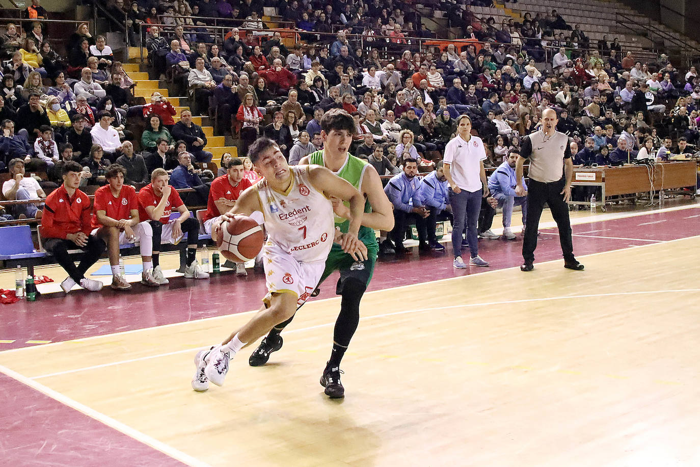 Partido correspondiente a la jornada 12 de la Liga EBA.