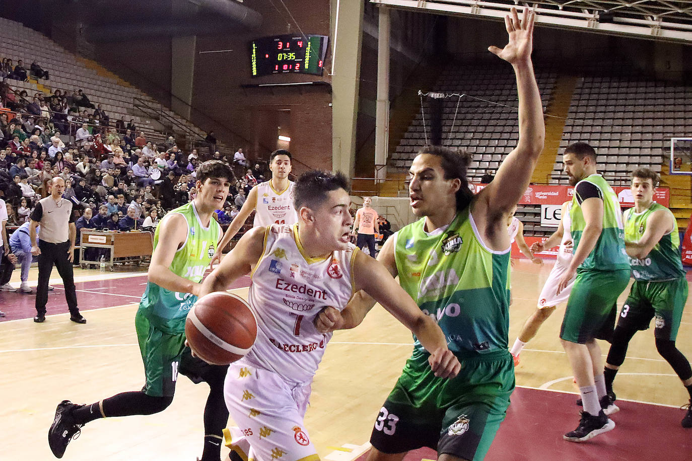 Partido correspondiente a la jornada 12 de la Liga EBA.