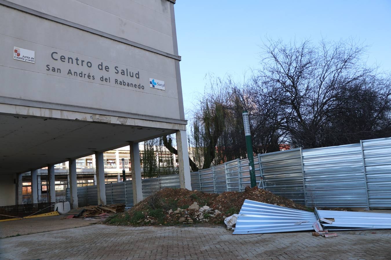 Los vecinos han convocado una manifestación este viernes frente a la gerencia de atención primaria de León