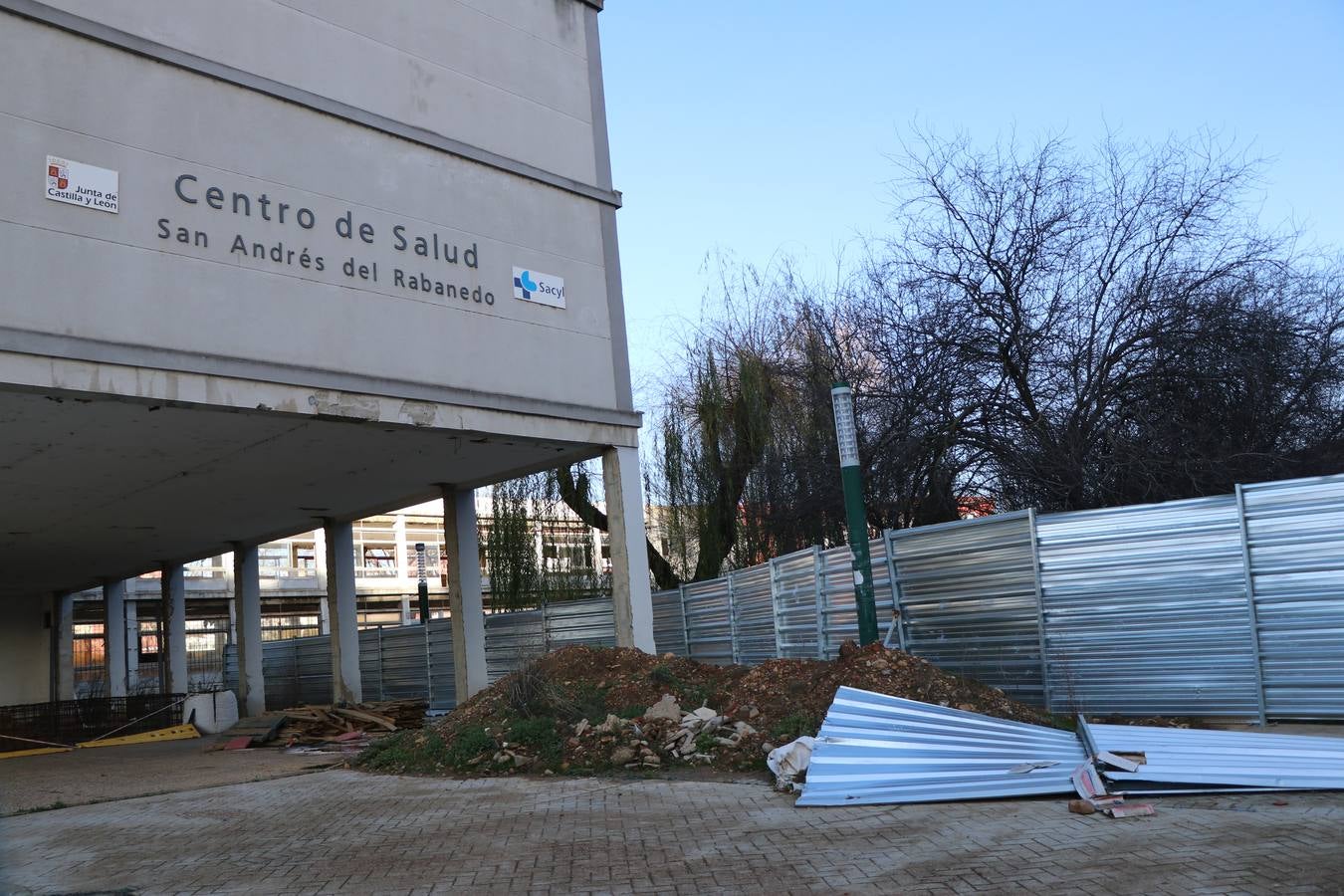 Los vecinos han convocado una manifestación este viernes frente a la gerencia de atención primaria de León