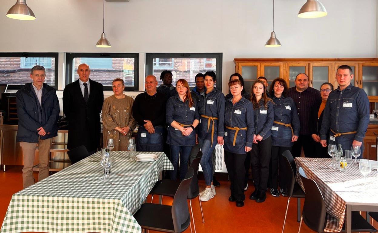 El alcalde visita a los alumnos del curso de Ildefe.