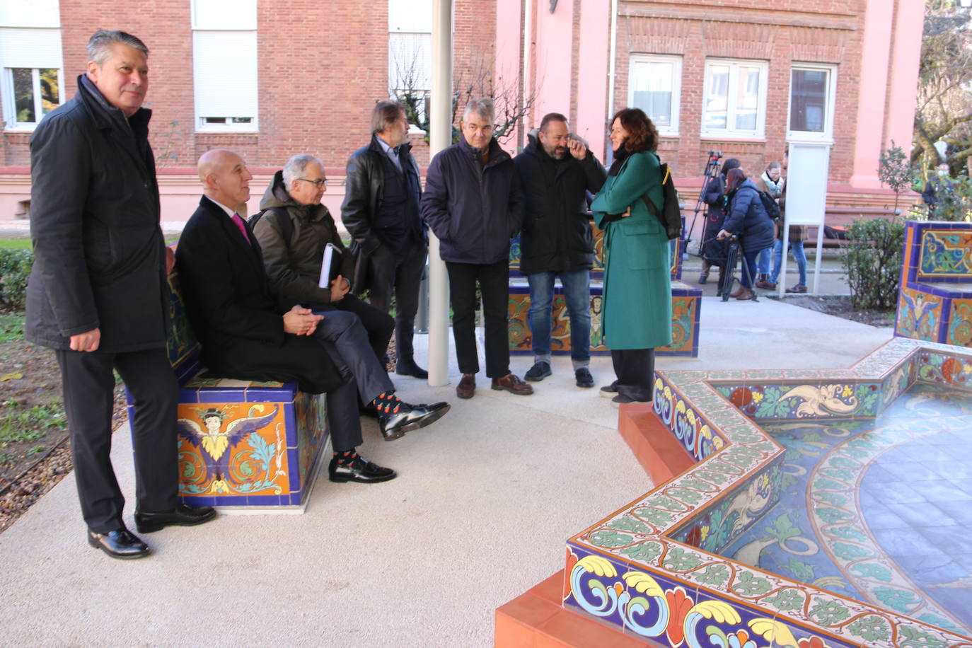 La Residencia Virgen del Camino recupera el legado del artista segoviano que devuelve el color a la zona ajardinada de este espacio leonés.