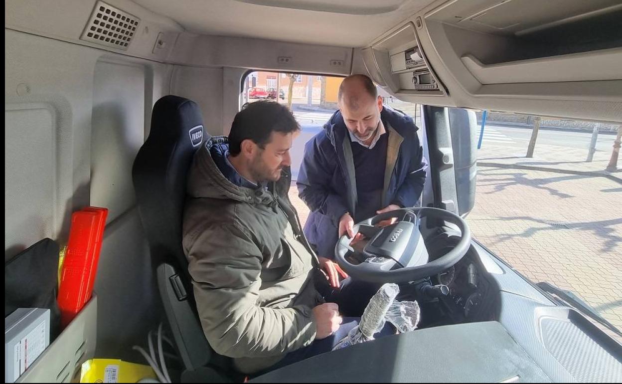 Este vehículo tiene unas dimensiones de más de nueve metros de largo por dos y medio de ancho y cuatro de alto, y recorrerá aproximadamente 80 kilómetros al día