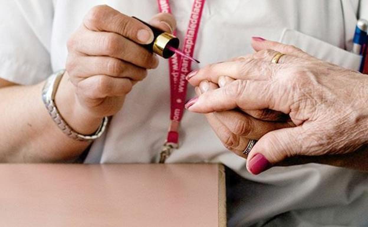 El sindicato lamenta las condiciones laborales del servicio de ayuda a domicilio en la comunidad.