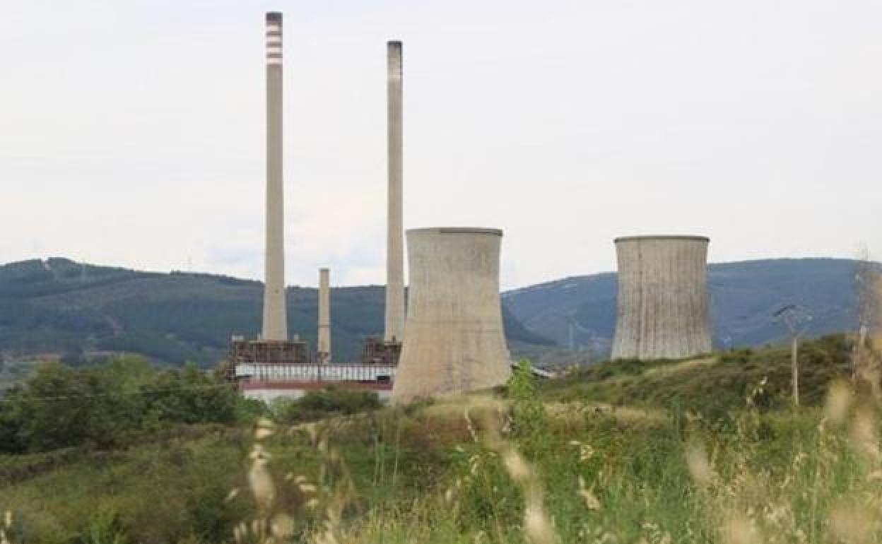 Torres y chimeneas de la central de Compostilla.