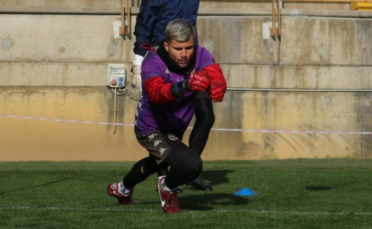 Pol Ballesté, en un entrenamiento con la Cultural.
