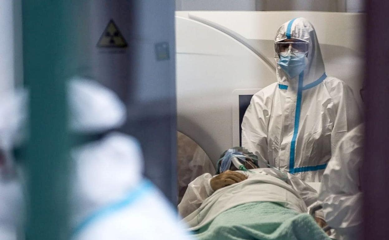 Los hospitales de León y El Bierzo cuentan con cuatro pacientes ingresados en unidades de críticos. 