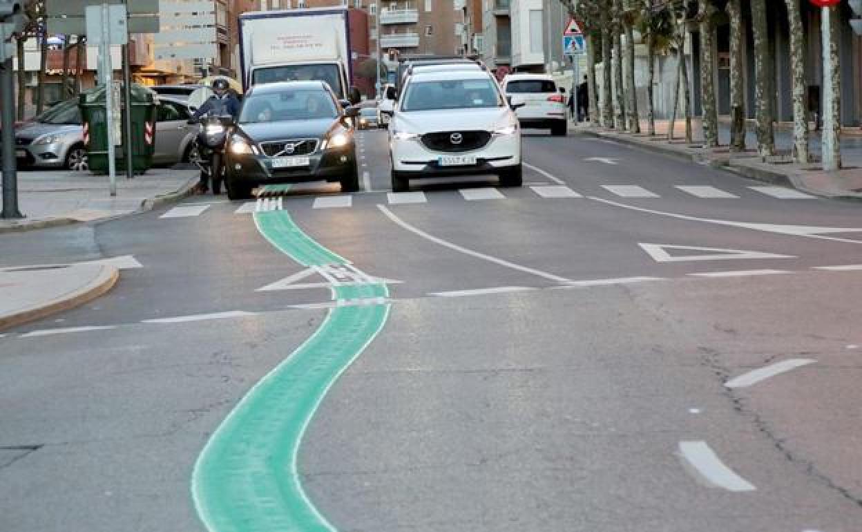 León avanza en obras de calmado de tráfico en diferentes calles de la ciudad.