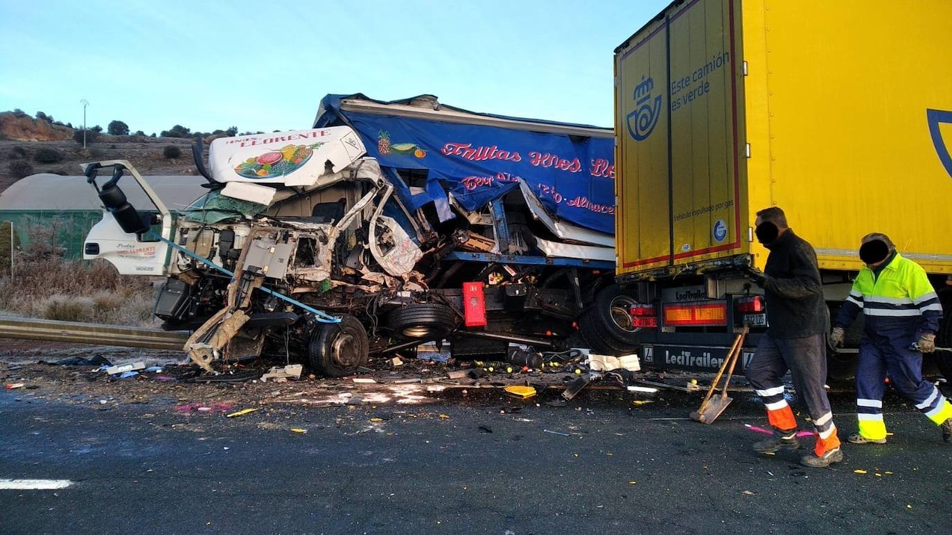 Fallecen dos personas de Soria y Zaragoza, tras sufrir un accidente en la N-122 en Golmayo.