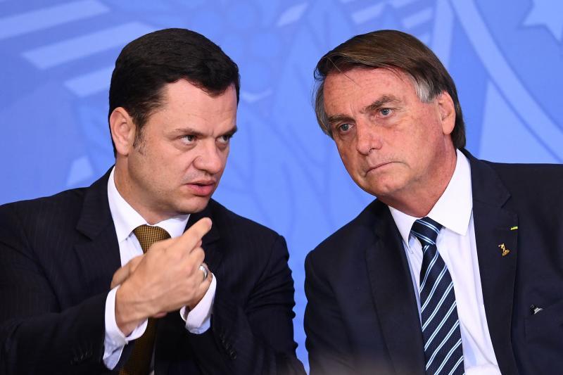 Jair Bolsonaro y Anderson Torres fotografiados el pasado junio cuando el primero era aún presidente y el segundo, ministro de Justicia