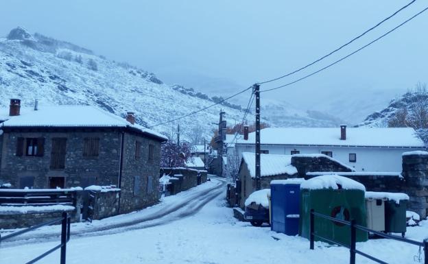 Imagen de archivo de una nevada en la provincia de León. 