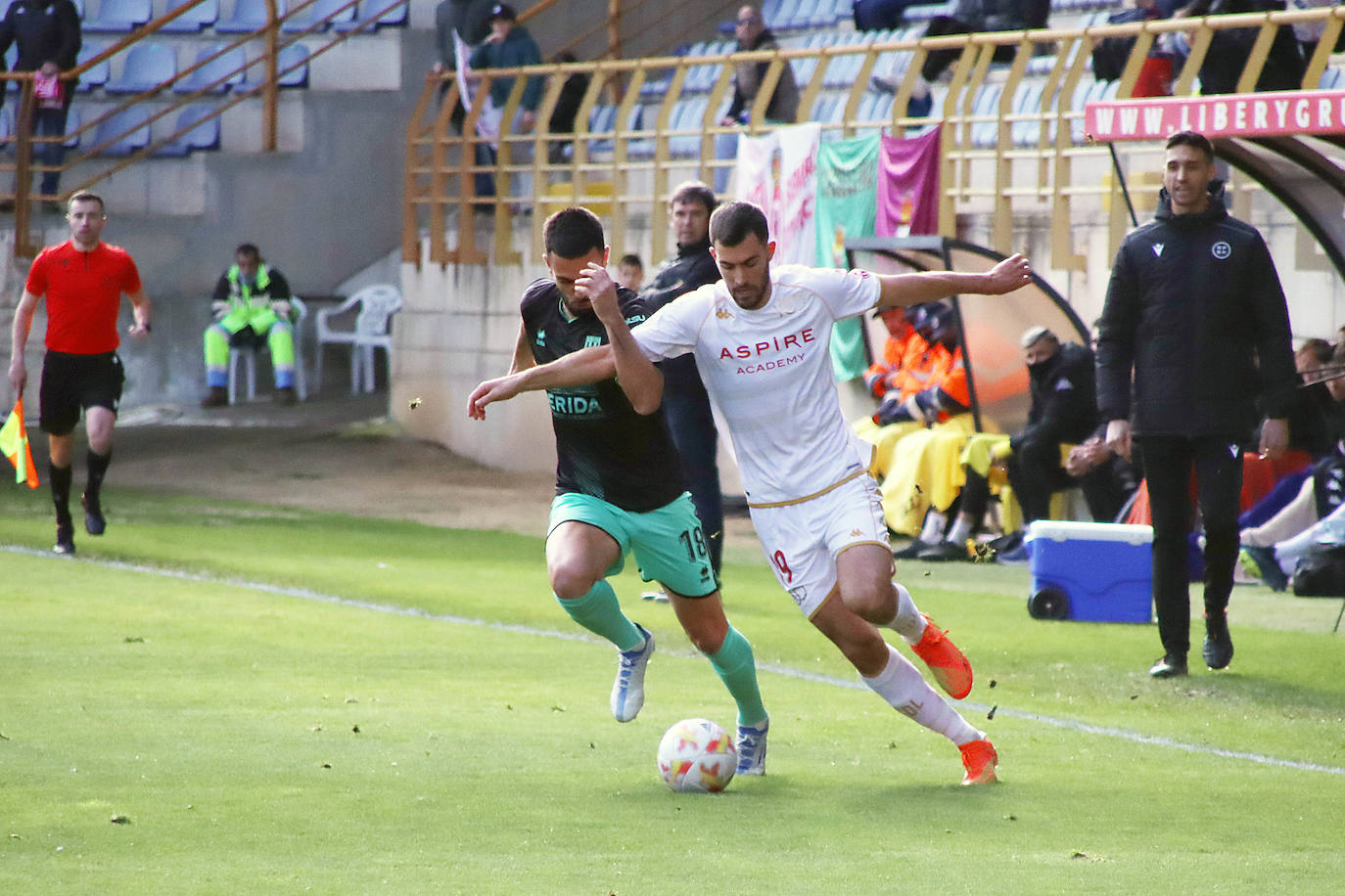 El conjunto leonés recibe al Mérida, otro de los rivales por la pelea del playoff.