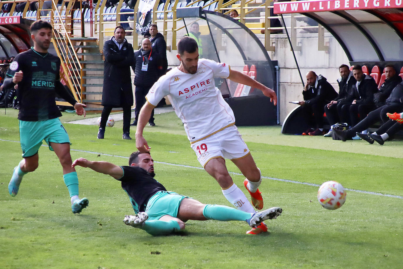 El conjunto leonés recibe al Mérida, otro de los rivales por la pelea del playoff.