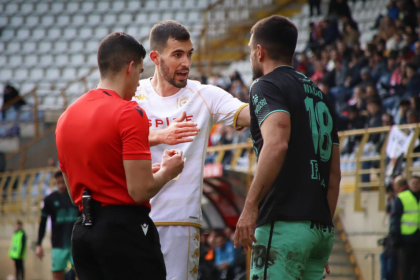 El conjunto leonés recibe al Mérida, otro de los rivales por la pelea del playoff.