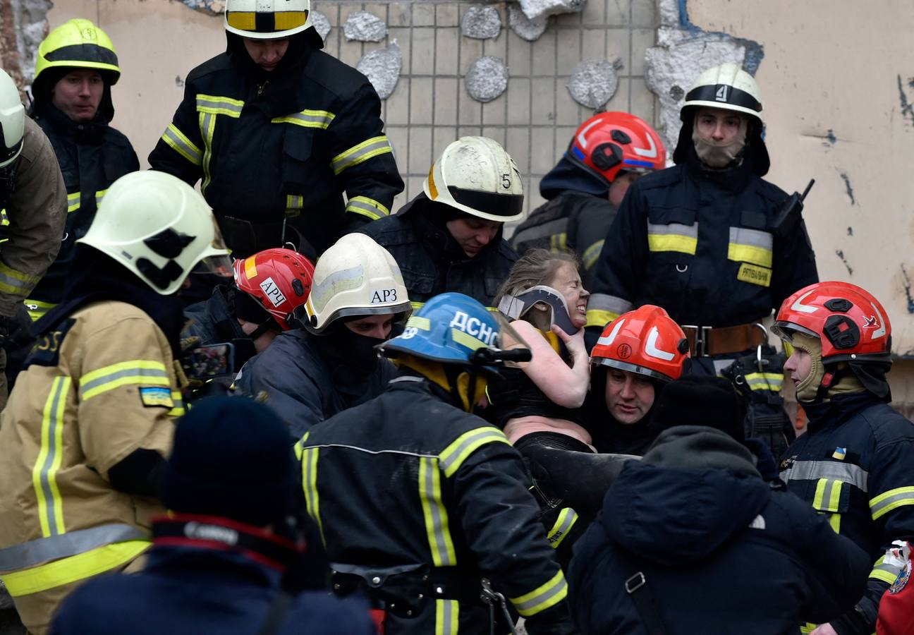 Fotos: El bombardeo de un edificio de viviendas en Dnipró crea una de las mayores masacres la guerra de Ucrania