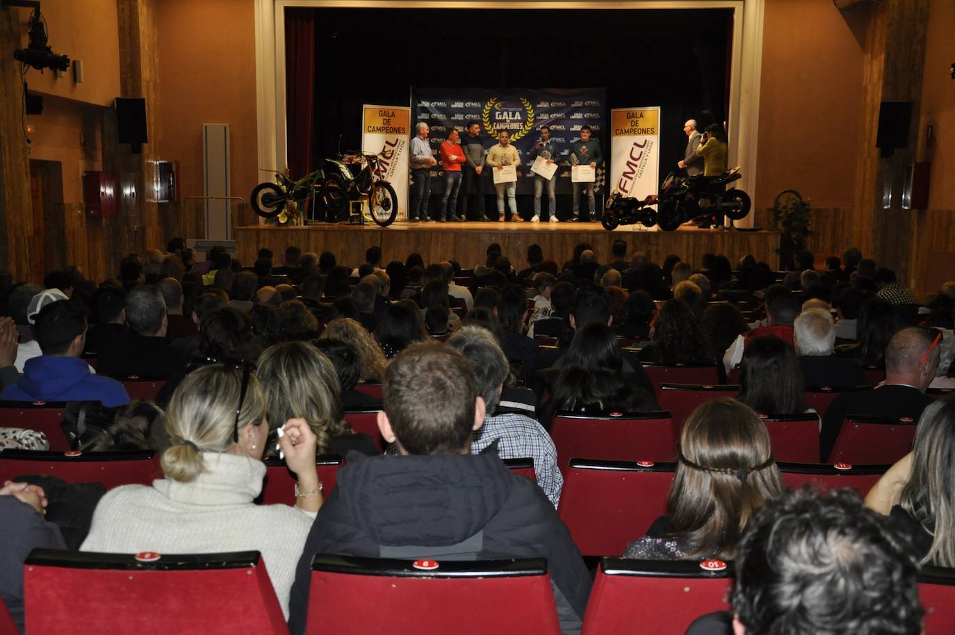 Más de 300 personas acudieron al evento autonómico en la Casa de Cultura coyantina