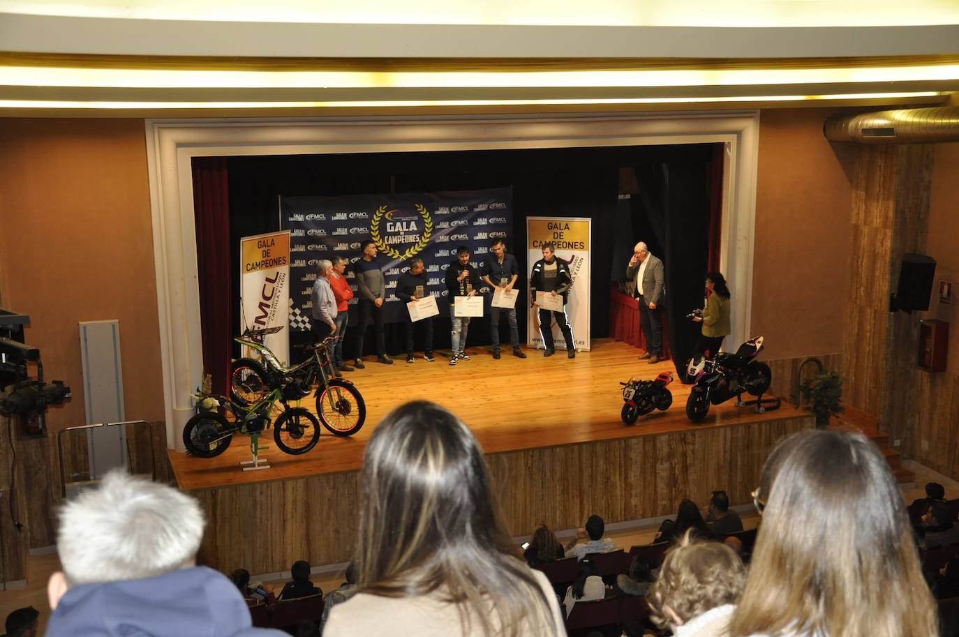 Más de 300 personas acudieron al evento autonómico en la Casa de Cultura coyantina