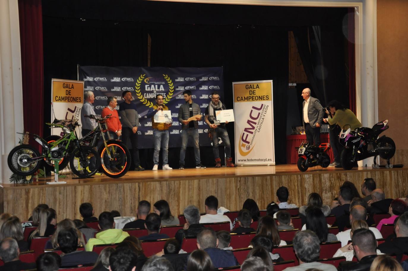Más de 300 personas acudieron al evento autonómico en la Casa de Cultura coyantina