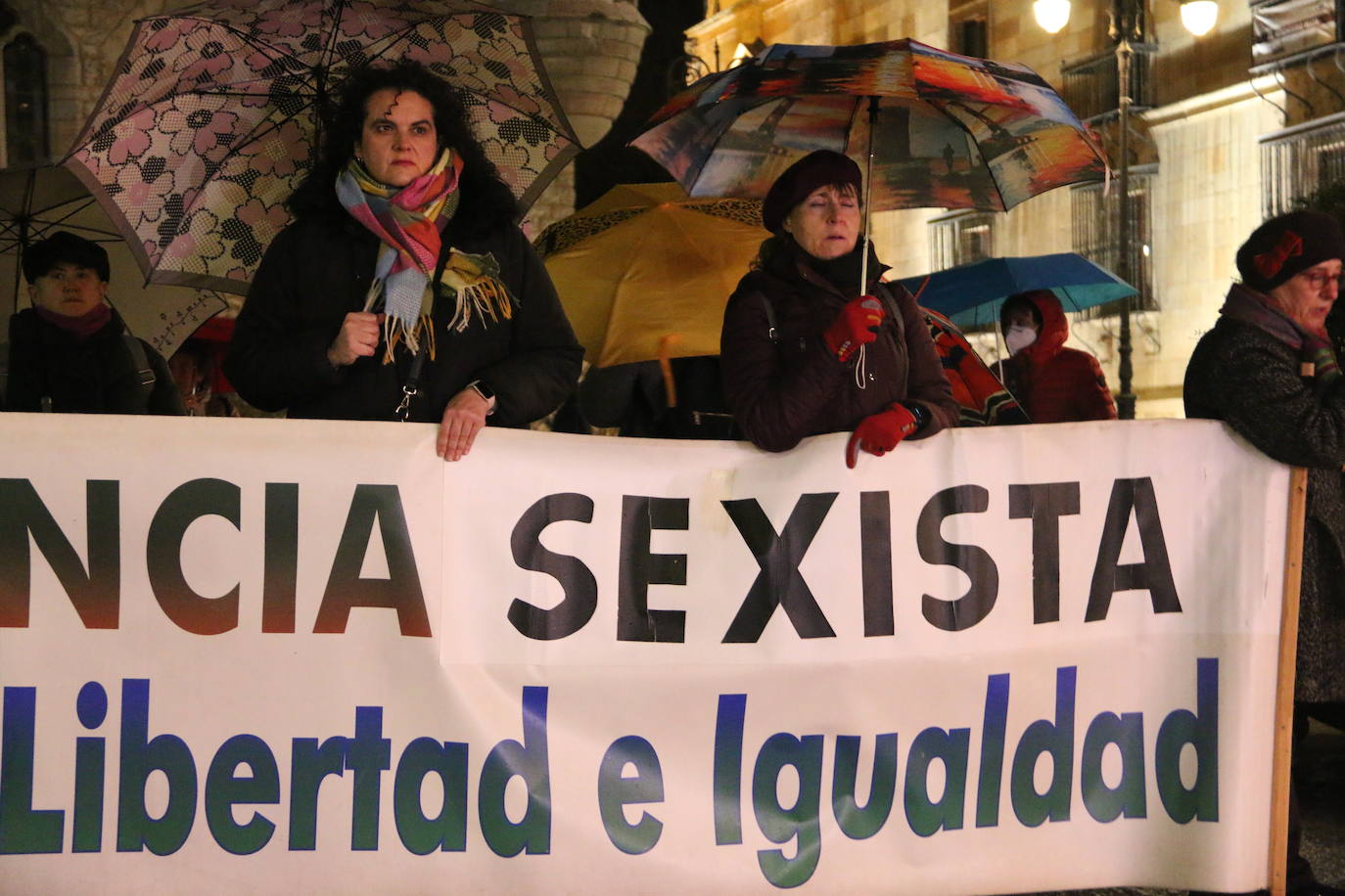 La plataforma no se achantó ante el frío y la lluvia para pedir la eliminación de esa lacra